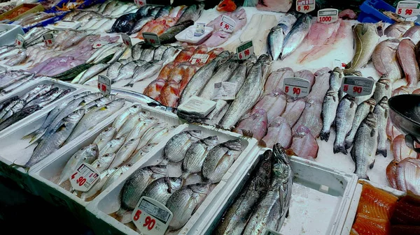 Madryt Hiszpania Czerwca 2022 Rynek Madrycie Rybami Sprzedawcami Mięsa — Zdjęcie stockowe