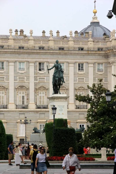 Madrid España Junio 2022 Estatua Reinando Isabel Segunda Borbon Detrás — Foto de Stock