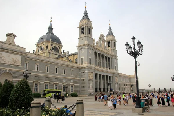 Madrid Spanien Juni 2022 Kungliga Palatset Madrid Vacker Sommardag Turister — Stockfoto