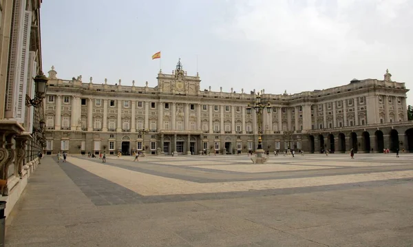 Madrid Spanien Juni 2022 Kungliga Palatset Madrid Vacker Sommardag Turister — Stockfoto