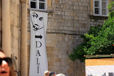 DUBROVNIK, CROATIA - 26 Haziran 2023: Dubrovnik, Hırvatistan 'daki Salvador Dali sergi posteri