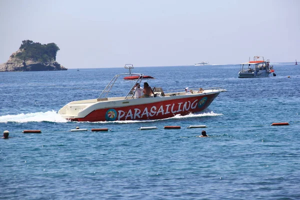 Budva Montenegro Giugno 2023 Barche Diporto Mare Vicino Alla Spiaggia — Foto Stock