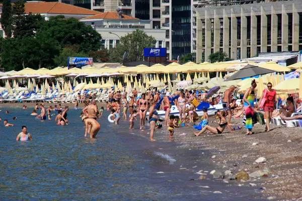 Budva Montenegró Június 2023 Budva Strand Emberek Napozó Pihentető Nyáron — Stock Fotó