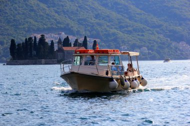 Perast - Karadağ, 20 Haziran 2023: Perast şehir manzarası, yaz boyunca, Kotor Körfezi, Karadağ.