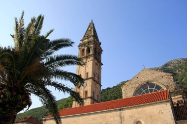 Perast Montenegro, 20 Haziran 2023: Perast, Karadağ 'daki St. Nicholas kilisesinin çan kulesi.