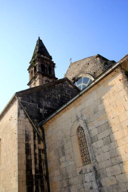 Perast Montenegro, 20 Haziran 2023: Perast, Karadağ 'daki St. Nicholas kilisesinin çan kulesi.