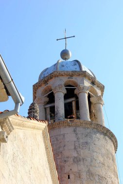 Perast - Karadağ, 20 Haziran 2023: Saint George, Kotor Körfezi, Perast, Karadağ 'daki Kayalıkların Efendisi Kilisesi