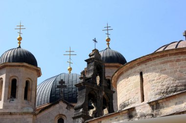 Kotor, Karadağ - 19 Haziran 2023: Güzel yaşlı Kotor, Karadağ 'ın eski Kotor kentinde sokak manzarası