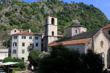 Kotor, Karadağ - 19 Haziran 2023: Kotor evleri ve sokakları, Kotor, Karadağ