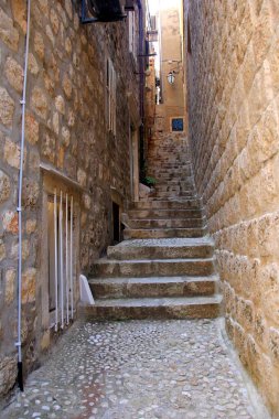 DUBROVNIK, CROATIA - 26 Haziran 2023: Dubrovnik eski kentine turistlerle birlikte görüntüler, Dubrovnik fotoğrafları