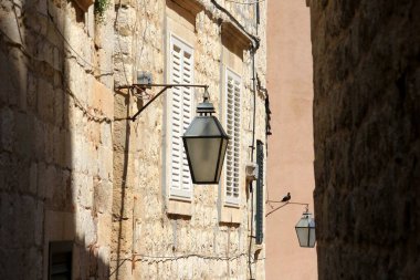 DUBROVNIK, CROATIA - 26 Haziran 2023: Dubrovnik eski kentine turistlerle birlikte görüntüler, Dubrovnik fotoğrafları