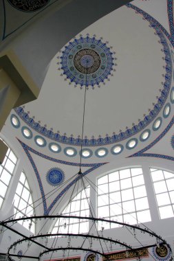 Shkoder, Arnavutluk - 24 Haziran 2023: Xhamia e Madhe 'nin İçişleri - Arnavutluk' taki Ebu Beker Camii. Şkoder 'deki El-Zamil Camii
