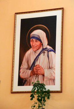 Shkoder, Arnavutluk - 24 Haziran 2023: Meryem Ana Teresa di Kalküta 'nın Portresi, Aziz Stephen Katedrali, Şkoder, Arnavutluk