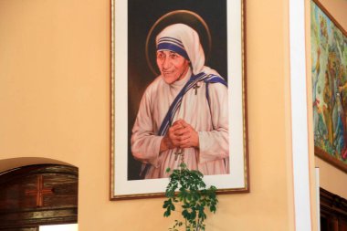 Shkoder, Arnavutluk - 24 Haziran 2023: Meryem Ana Teresa di Kalküta 'nın Portresi, Aziz Stephen Katedrali, Şkoder, Arnavutluk