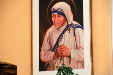 Shkoder, Arnavutluk - 24 Haziran 2023: Meryem Ana Teresa di Kalküta 'nın Portresi, Aziz Stephen Katedrali, Şkoder, Arnavutluk