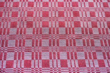    Sıcak ve yumuşak yün desenli bir elin güzel bir yakın çekimi. Doğal kırmızı kumaşın desenli dokusu. İç, arka plan, yapı.                            