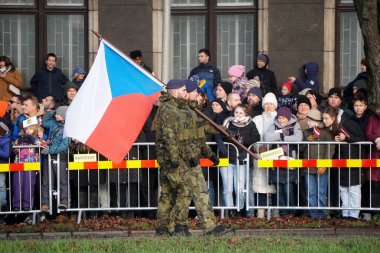  Riga, Letonya 18 Kasım 2024: Letonya 'nın başkenti Riga' daki Letonya Bağımsızlık Günü 'nde askeri geçit töreni                              