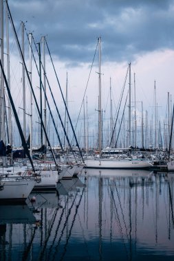 Palermo, İtalya - 4 Kasım 2023: Körfezde özel yat koleksiyonu