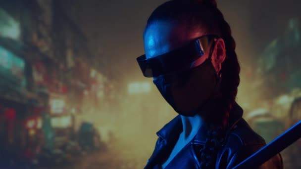 Cyberpunk Ninja Meisje Met Een Masker Een Katana Mooie Vrouwelijke — Stockvideo