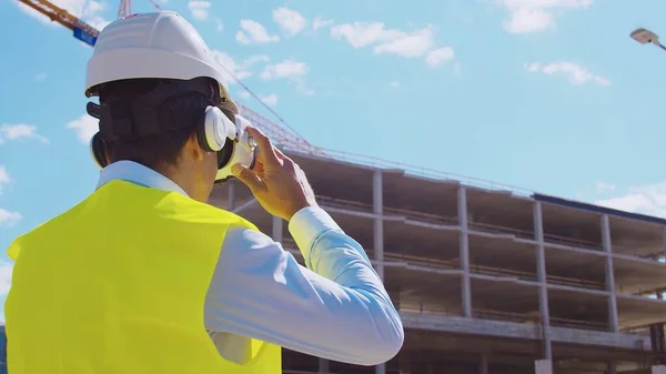 Professional Builder Helmet Standing Front Construction Site Using Virtual Augmented — Stock Photo, Image