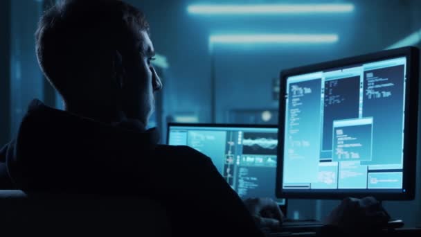 Hacker Computador Hoodie Cara Negra Obscurecida Conceito Ataque Hackers Software — Vídeo de Stock