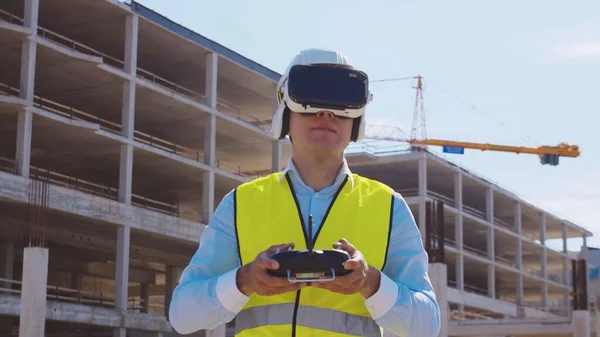 Operador Profesional Drones Casco Realidad Virtual Pie Frente Obra Constructor — Foto de Stock