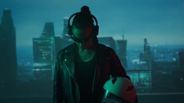 Portrait Cyberpunk Girl Glasses Headphones Beautiful Young Woman Background City — Stock Video