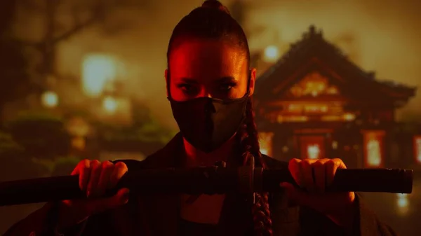 Młoda Piękna Dziewczyna Ninja Masce Kataną Samurajka Tle Tradycyjnej Japońskiej — Zdjęcie stockowe