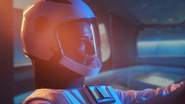 Kvinna Astronaut Rymddräkt Ombord Banestationen Ung Kvinnlig Kosmonaut Piloter Ett — Stockfoto