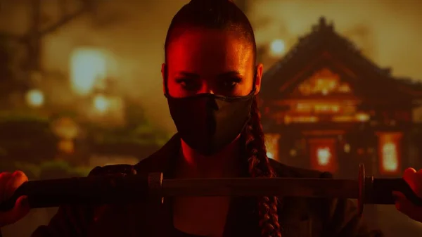 Menina Ninja Jovem Bonita Uma Máscara Com Uma Katana Samurai — Fotografia de Stock