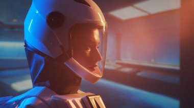 Yörünge istasyonunda uzay giysisi giymiş bir kadın astronot. Genç bir dişi kozmonot bir uzay gemisine pilotluk yapıyor. Galaktik seyahat ve bilim konsepti.