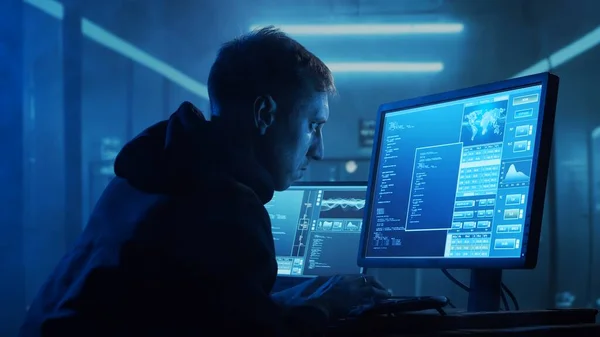 Комп Ютерний Хакер Худі Затонуле Темне Обличчя Hacker Attack Virus Ліцензійні Стокові Зображення