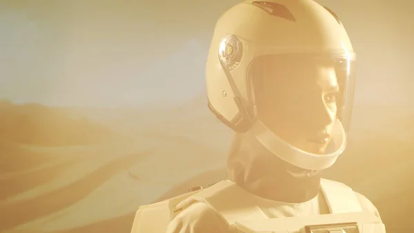 一位穿着宇航服的女宇航员探索了另一个星球 年轻的女宇航员穿着太空服在火星上 银河旅行和科学的概念 — 图库照片