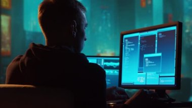 Kapüşonlu Bilgisayar Korsanı. Karanlık Surat. Hacker saldırısı, Virüs bulaşmış yazılım, Dark Web ve Siber Güvenlik kavramı.