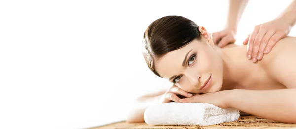 Schöne Und Gesunde Brünette Frau Bekommt Massage Behandlung Wellness Salon — Stockfoto