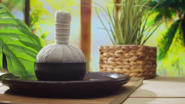 水疗背景 按摩石头和草药球 东方疗法 幸福和冥想的概念 — 图库视频影像
