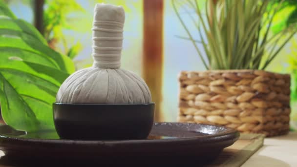 水疗背景 按摩石头和草药球 东方疗法 幸福和冥想的概念 — 图库视频影像