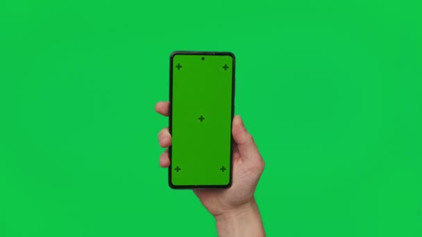 Male Hand Holding Smartphone Vertical Green Chroma Key Screen Isolated — Stockvideo