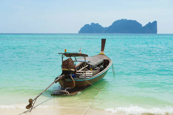 Thai Traditional Wooden Longtail Boat Beautiful Sand Beach Thailand Concept — Foto de Stock