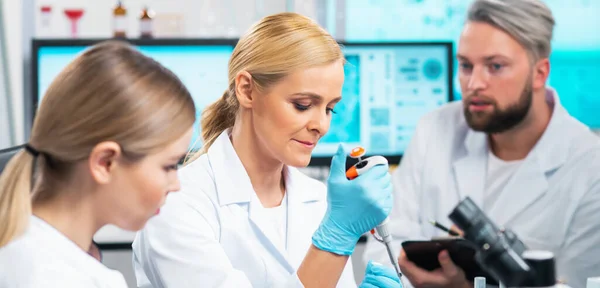 Team Professional Scientists Working Vaccine Modern Scientific Research Laboratory Genetic — Stock Fotó