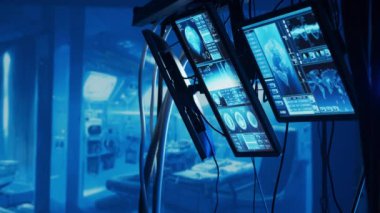 Gelecekçi uzay gemisi kontrol paneli arayüzü. Göstergeler ve araçlarla dolu bir uzay aracı dijital gösterge paneli. Uzay yolculuğu, uzay keşfi ve bilim konsepti.