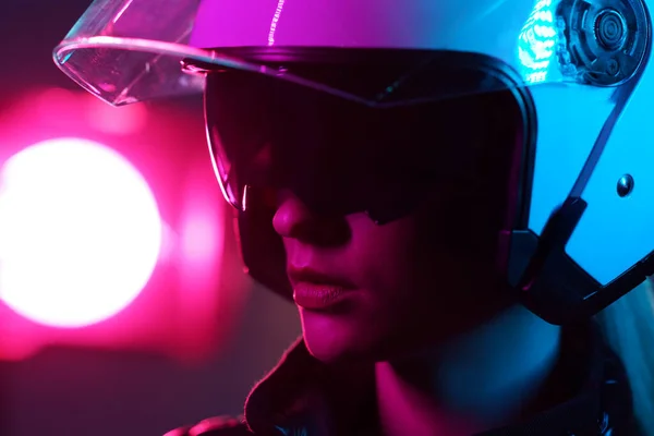 Porträt Eines Schönen Und Jungen Mädchens Cyberpunk Stil Mischfarbige Lichteffekte — Stockfoto