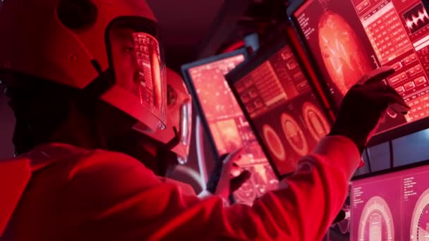 Astronauten Team Raumanzügen Bord Der Marsstation Eine Besatzung Von Kosmonauten — Stockvideo