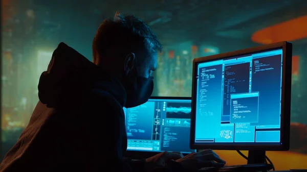 Computer Hacker Con Capucha Cara Oscura Oscurecida Ataque Del Hacker — Foto de Stock