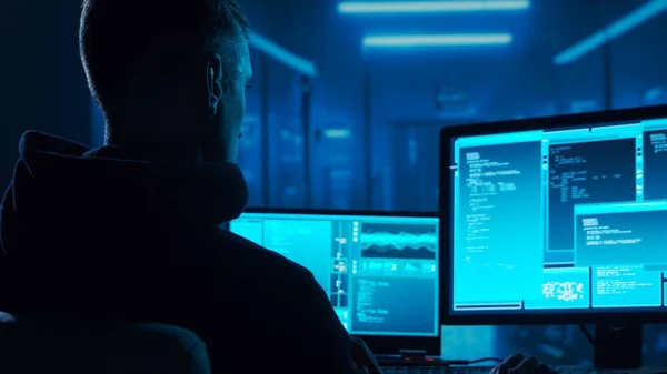 Υπολογιστή Χάκερ Στο Χούντι Απόφυγε Σκοτεινό Πρόσωπο Επίθεση Hacker Μολυσμένο — Φωτογραφία Αρχείου
