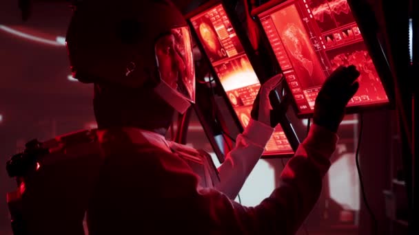 Astronauta Con Trajes Espaciales Bordo Estación Marte Cosmonautas Pilotando Nave — Vídeos de Stock
