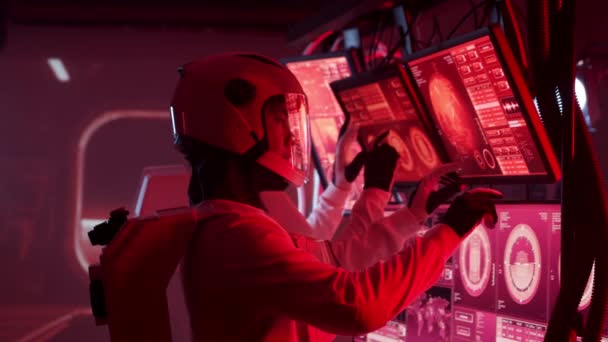 Echipa Astronauţi Într Costum Spaţial Bordul Staţiei Marte Echipaj Cosmonauţi — Videoclip de stoc