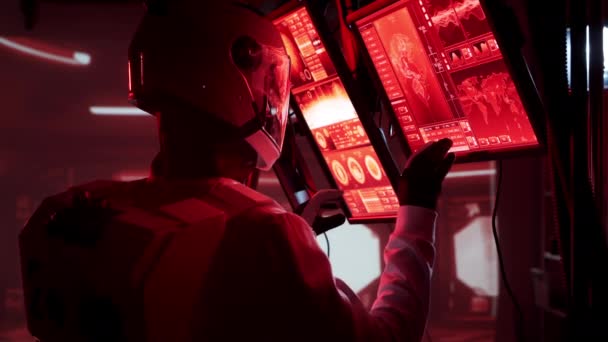 비행사가 기지에서 우주복을 비행사들 우주에서 우주선을 납치하고 있습니다 과학의 — 비디오