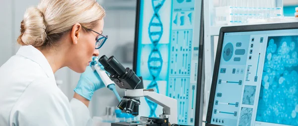 Professional Female Scientist Working Vaccine Modern Scientific Research Laboratory Laboratory — Foto Stock