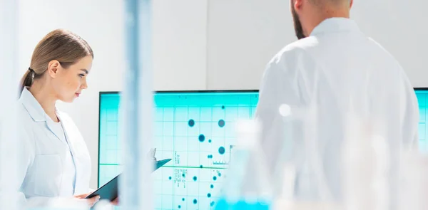 Team Scienziati Professionisti Che Lavorano Vaccino Moderno Laboratorio Ricerca Scientifica — Foto Stock